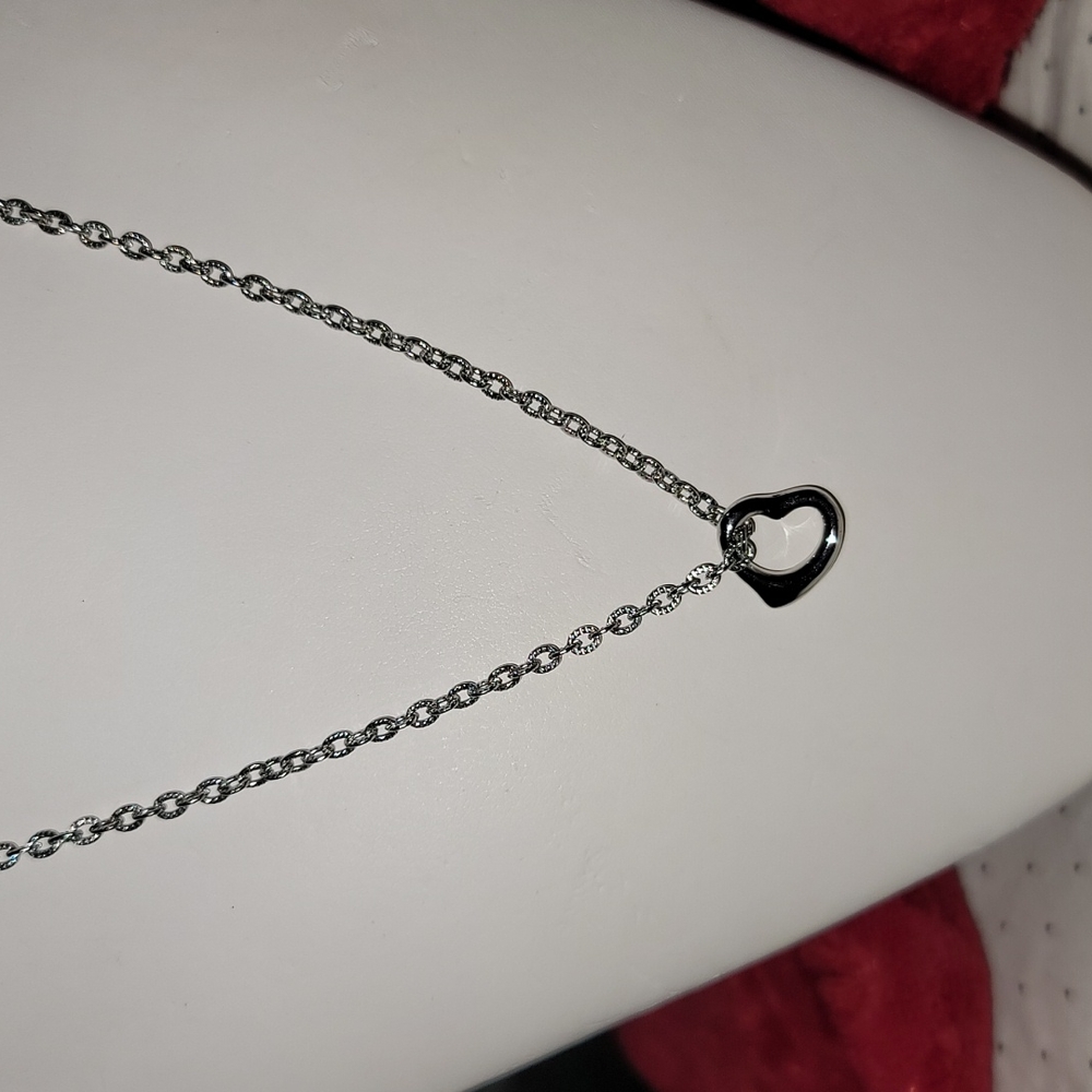 Drop Heart Chain Necklace. - Picture 2 of 4